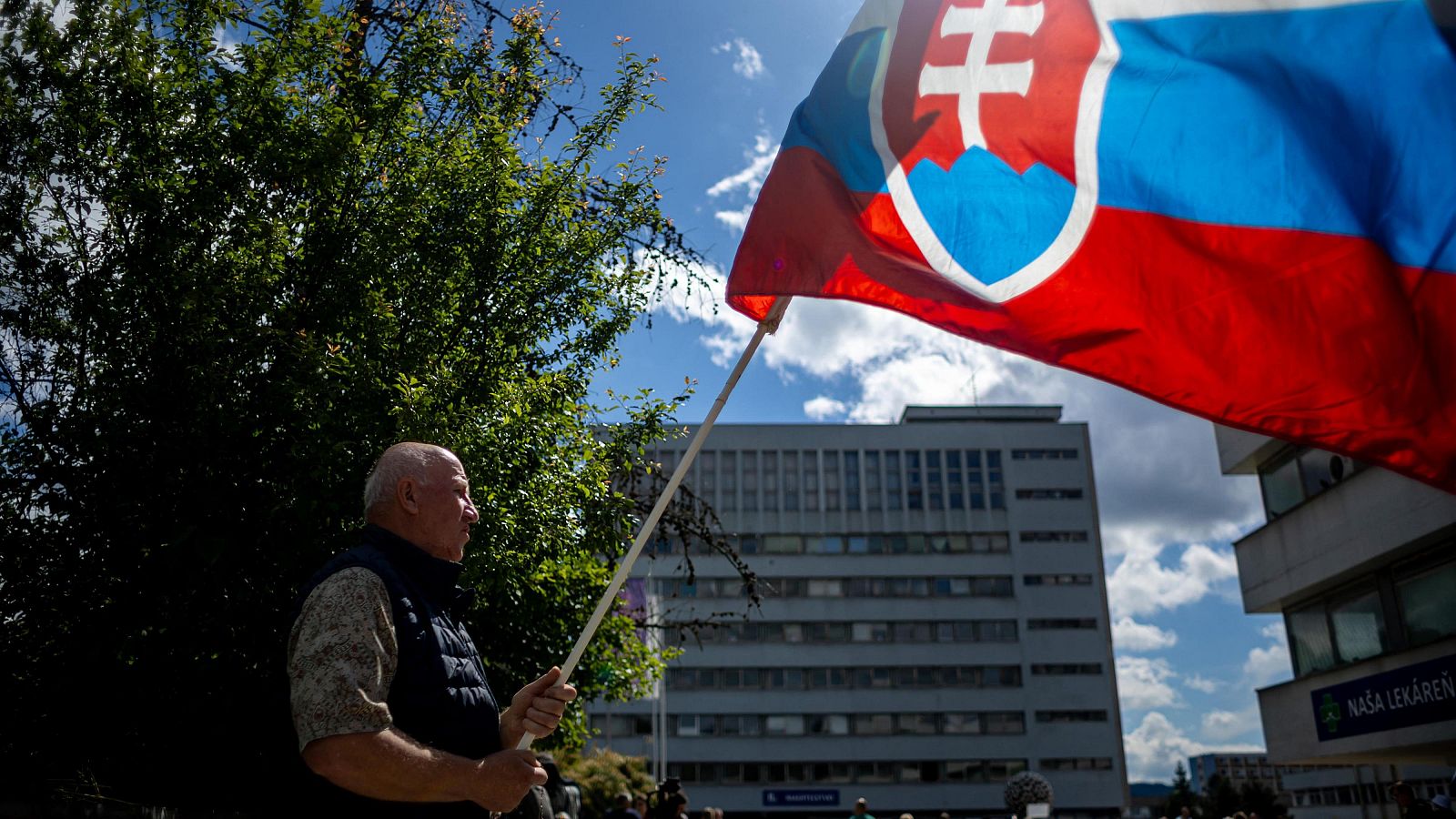 Preocupación en la UE por la violencia política tras el intento de magnicidio en Eslovaquia