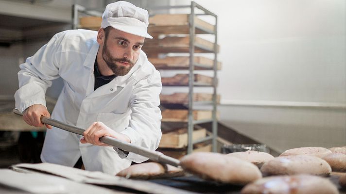 Faltan manos para hacer pan: en 2023 cerraron más de 600 panaderías