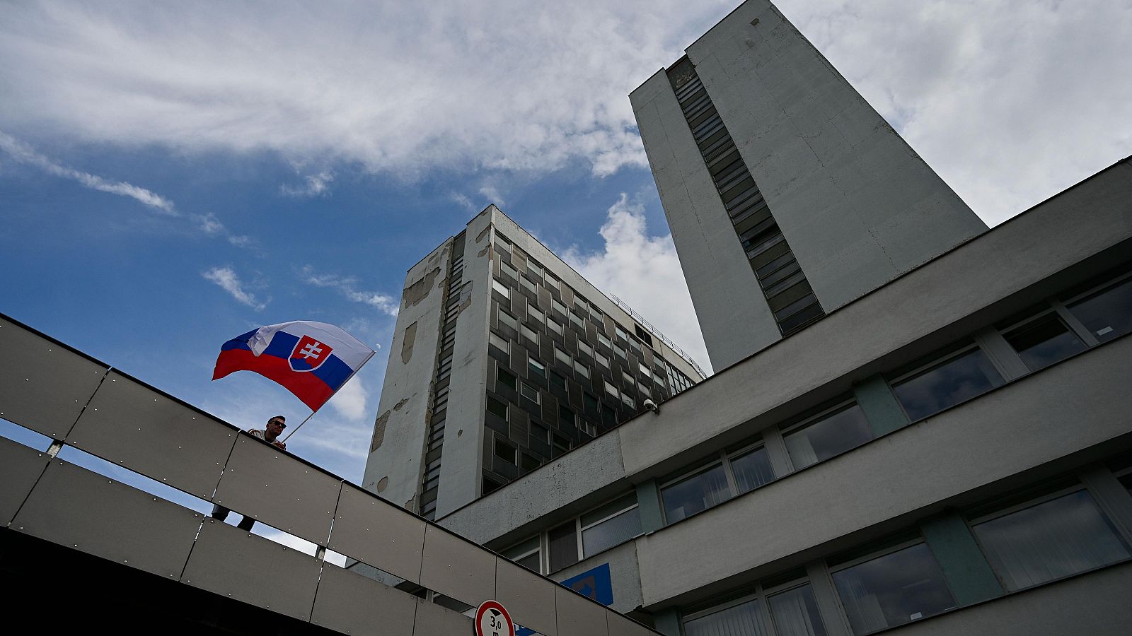 El atacante del presidente eslovaco "actuó solo" y ante la inacción de los cuerpos de seguridad | Ver