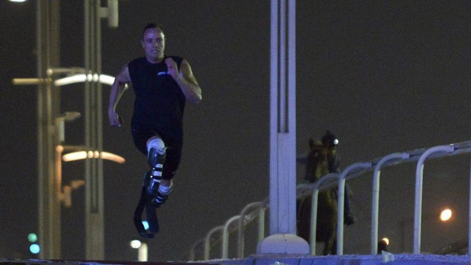 Pistorius corre más rápido que un caballo pura sangre | Ver