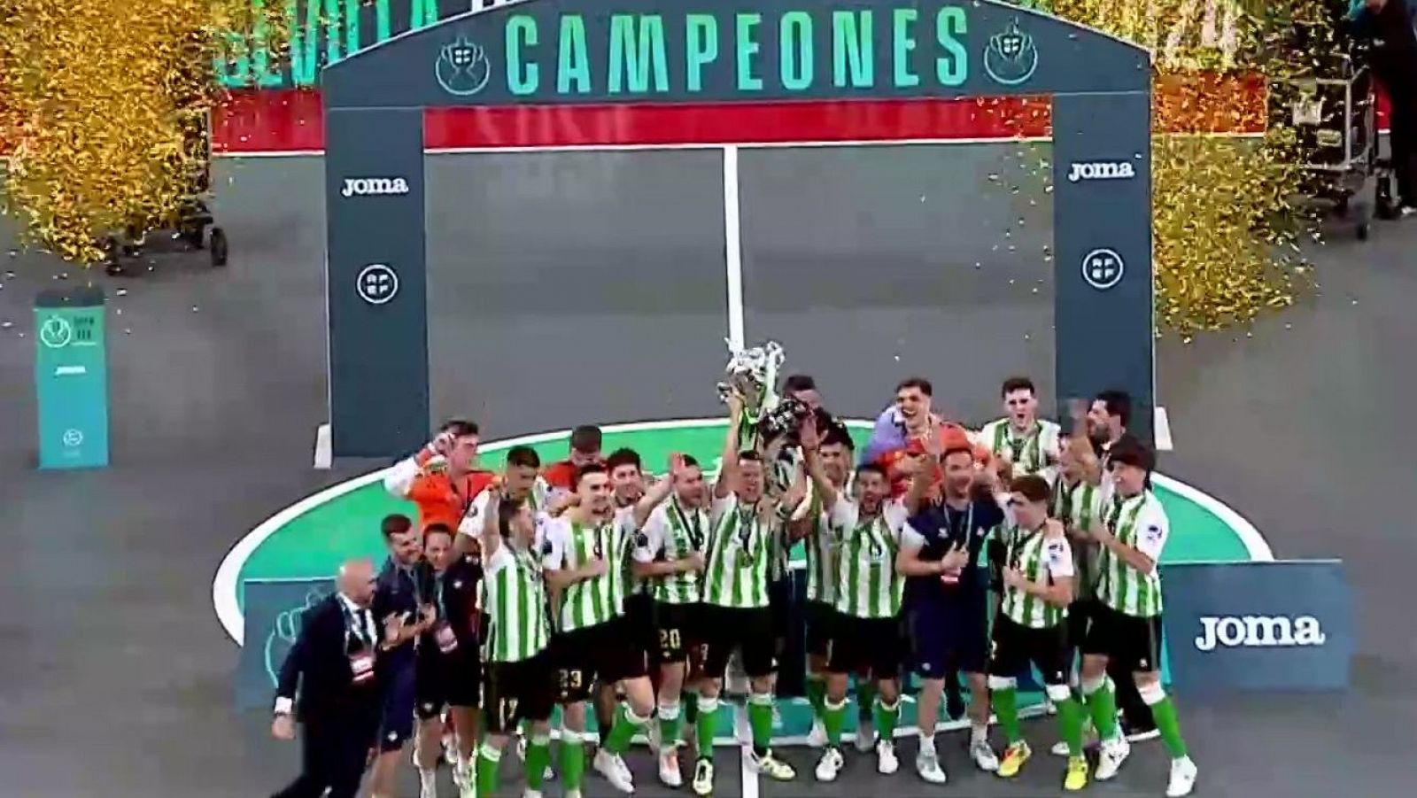 El Real Betis logra en los penaltis su primer título nacional