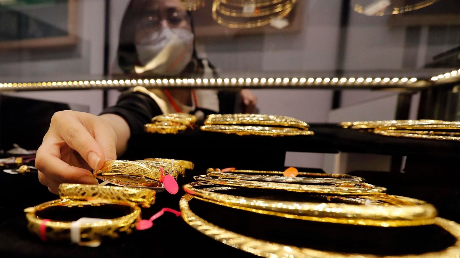Cae la demanda de joyas de oro: el metal se ha encarecido un 15% este año