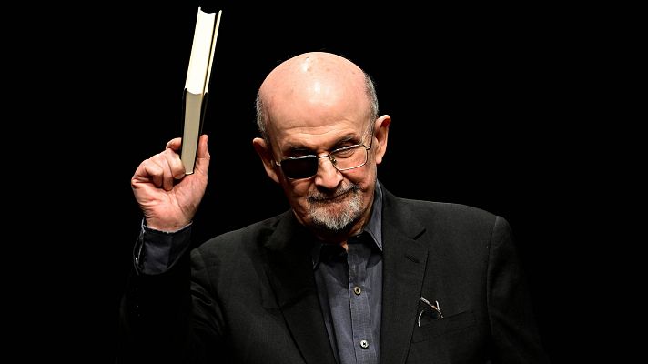 Salman Rushdie presenta 'Cuchillo', su nueva novela en la que cuenta el ataque en el que casi muere