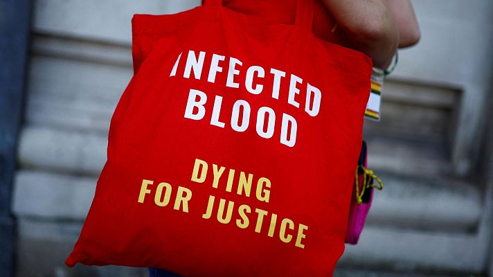 Telediario 2 - Un informe desvela la negligencia de la salud británica con la crisis de las transfusiones de sangre