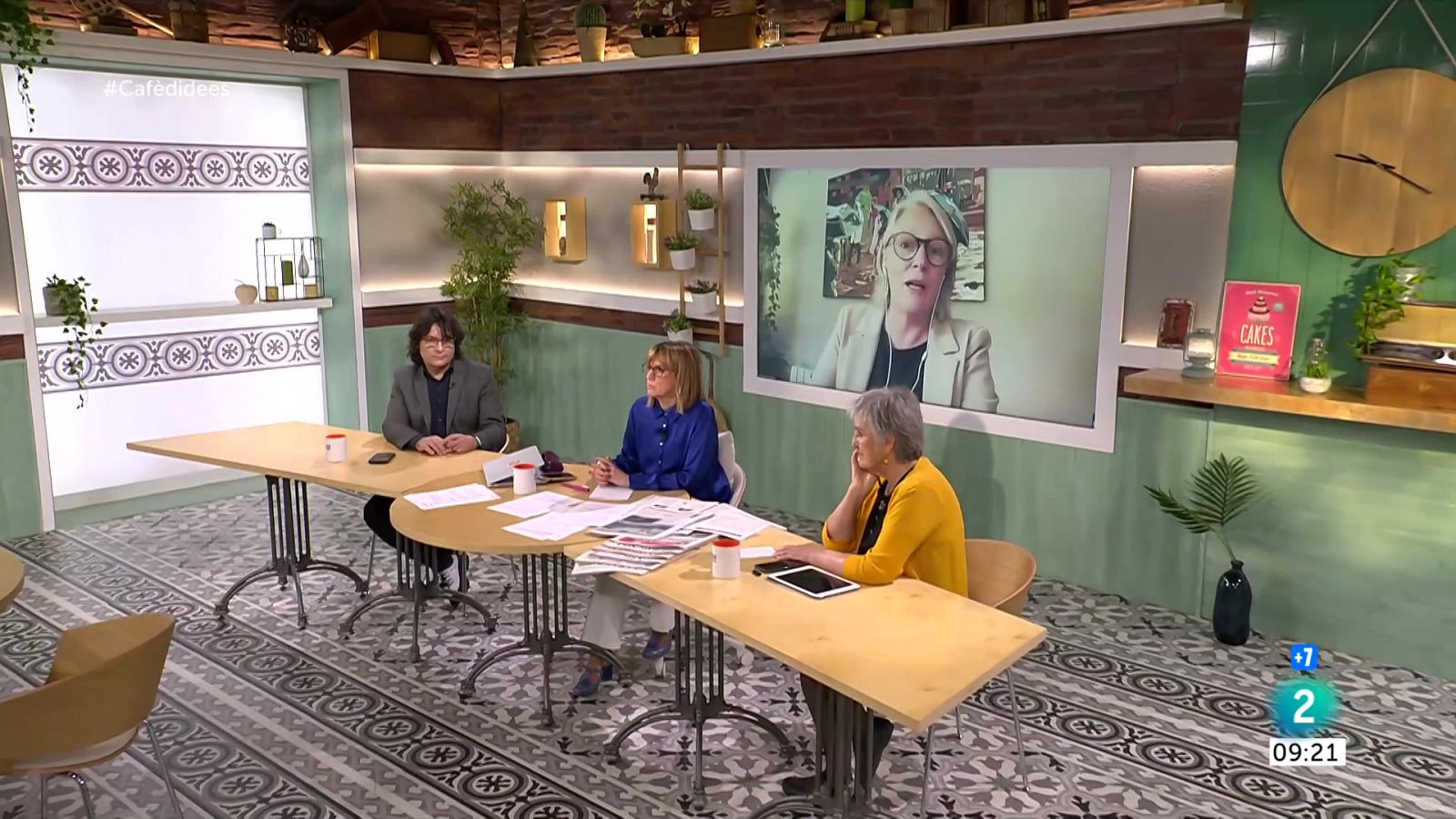 Gemma Nierga entrevista Jaume Guardiola. Parlem amb Carme Colomina, investigadora sènior del CIDOB. I Joan Arenyes ens parla del certamen.