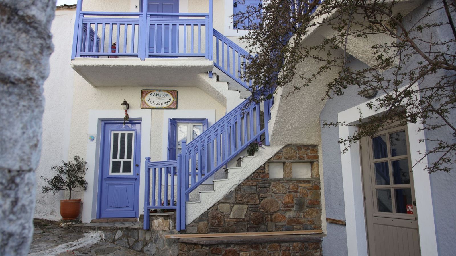 Sin equipaje - La vida local en las islas griegas - ver ahora