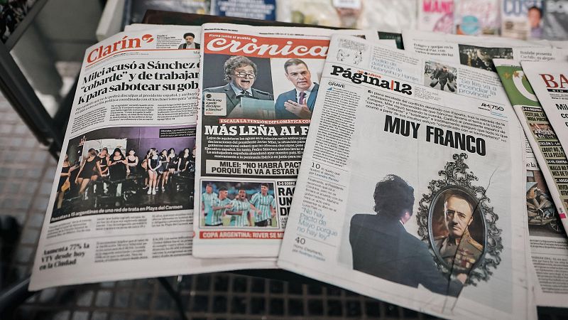 El cruce de declaraciones entre Sánchez y Milei acapara las portadas en Argentina