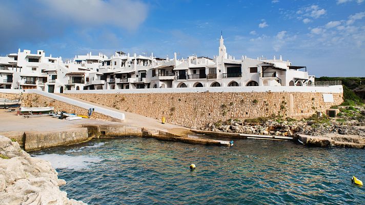 Telediario 1 - Binibeca Vell se planta ante el turismo masivo: restringe las visitas y estudia su cierre definitivo