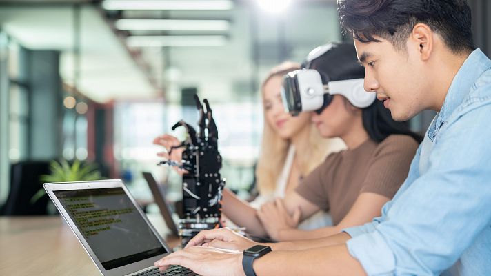 Telediario 1 - El uso de la Inteligencia Artificial aumenta entre los jóvenes para hacer trabajos de fin de grado