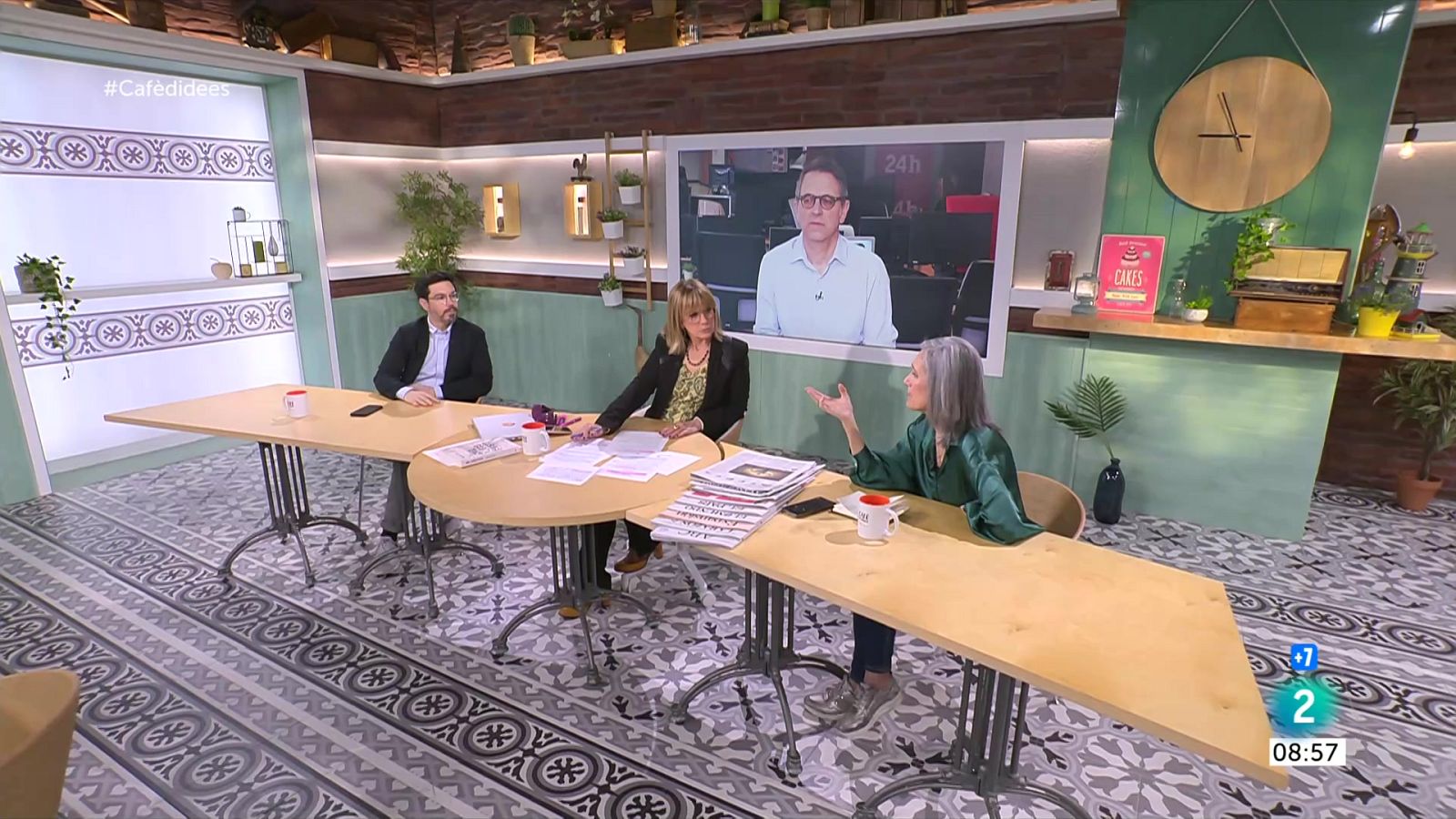 Gemma Nierga entrevista Valentí Fuster. Manuel Cruz ens presenta el llibre 'Amo, luego existo'. I parlem amb Antoni Segura del conflicte israelianopalestí