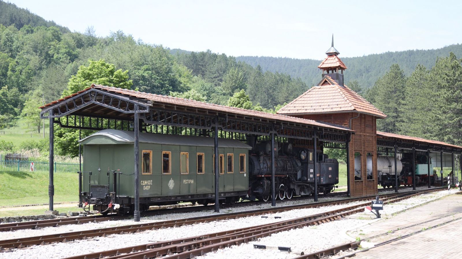 Sin equipaje - Serbia: Tren antiguo; Drvengrad de Emir Kusturica