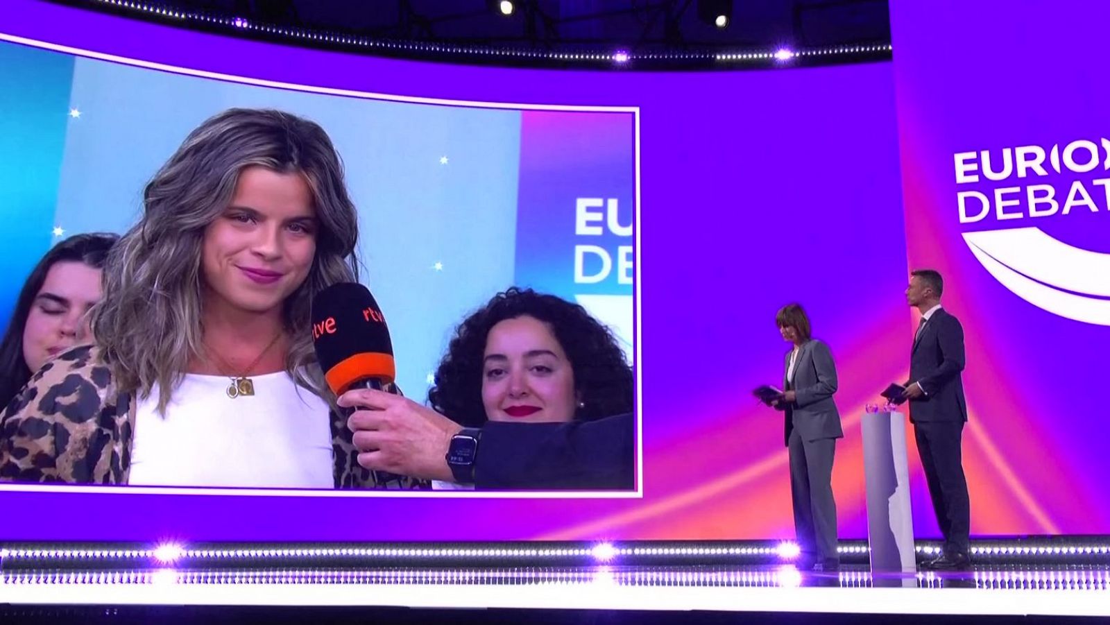 Una joven española pregunta a los candidatos a presidir la Comisión Europea por los pasos para frenar el cambio climático - Especiales informativos | Ver