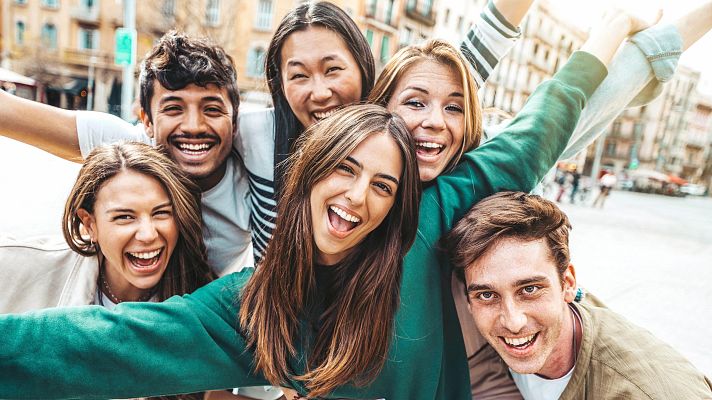 Telediario 1 - Las redes sociales juegan un papel importante en las amistades de los jóvenes españoles