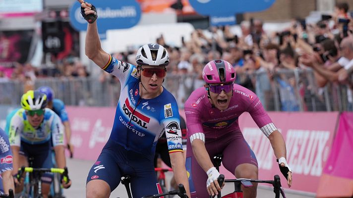 Ciclismo - Tim Merlier gana al sprint a Milan la 18ª etapa del Giro