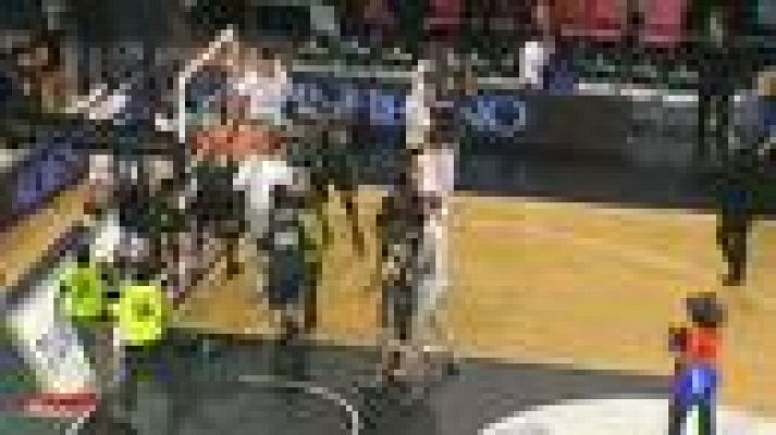 Telediario 1 - El Bilbao Basket y el Spirou acaban a tortas