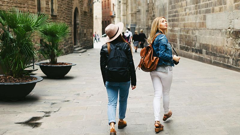 El turismo es un motor de la economía, pero parte de la población mira ya con recelo