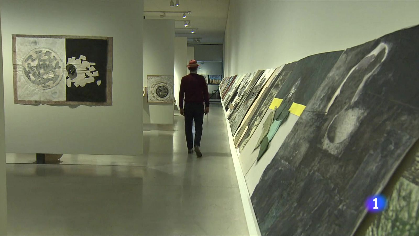 Pep Duran transforma decorats en fotocollages al Museu Can Framis de Barcelona - L'Informatiu | Veure