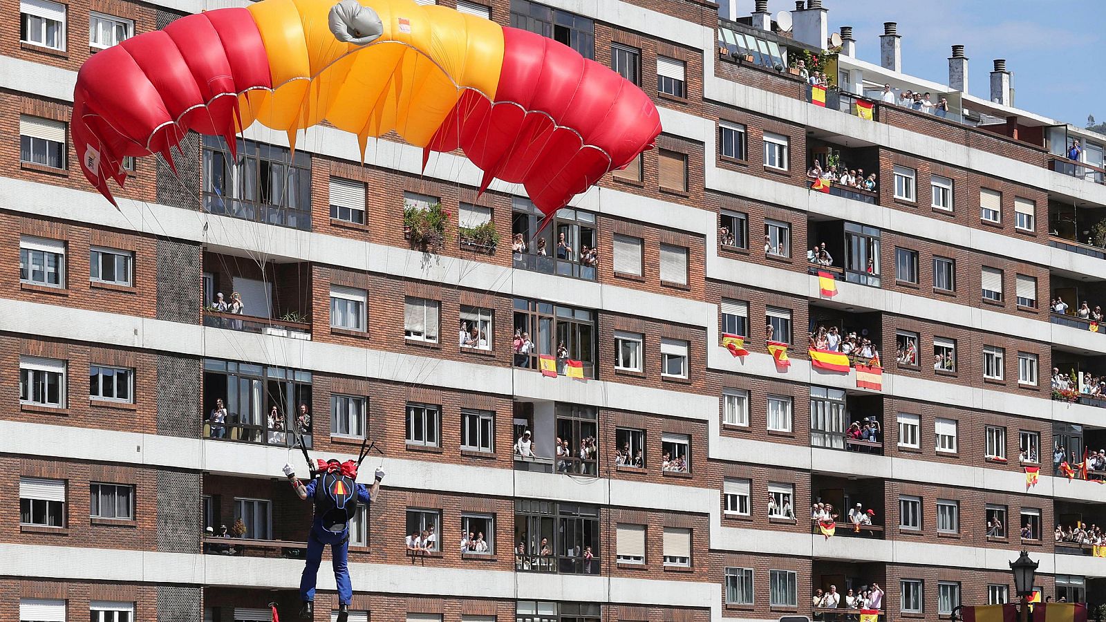 Desfile por el Día de las Fuerzas Armadas 2024 ver vídeo completo