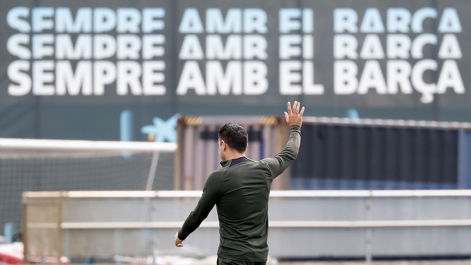 Xavi se despide de sus jugadores y del Barça