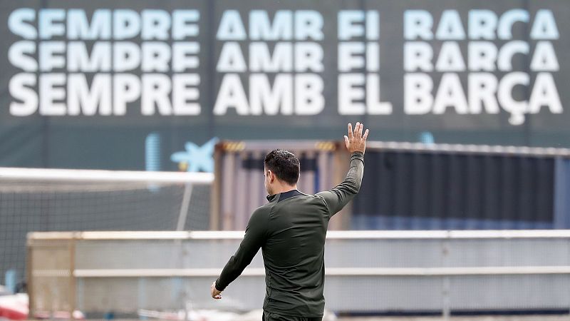 Xavi se despide de sus jugadores y del Barça | Ver