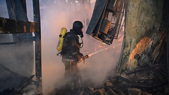 Varios muertos en un ataque ruso contra un centro comercial en Járkov