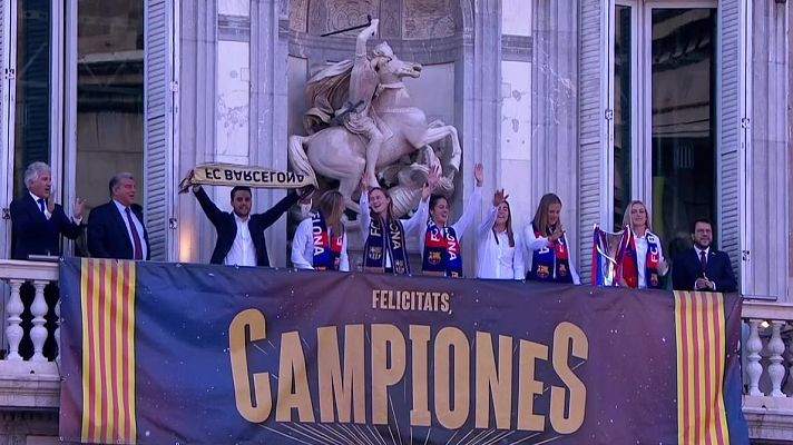 L'Informatiu - La festa de celebració continua per les campiones de la Champions
