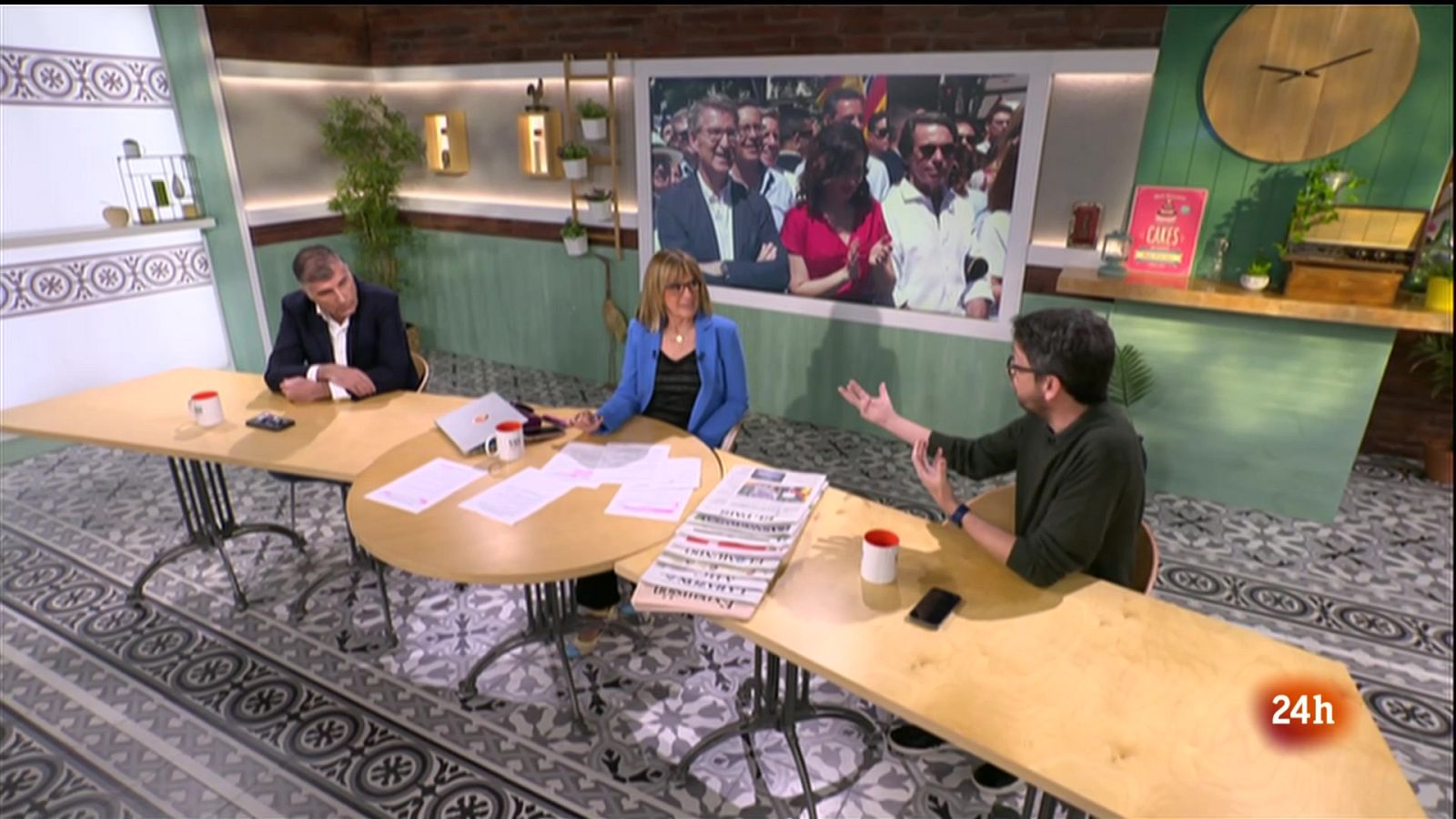 Gemma Nierga entrevista Antoni Cañete. Conversem amb Simona Levi, fundadora de Xnet. I celebrem la victòria blaugrana a la tertúlia esportiva.