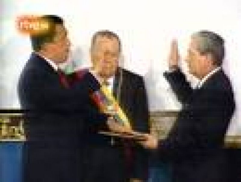 Tras ganar las elecciones presidenciales de 1998, Hugo Chávez pone en marcha el proceso de reforma de la Constitución y pone su cargo a disposición de una Asamblea onstituyente donde sus partidarios logran una mayoría arrolladora.