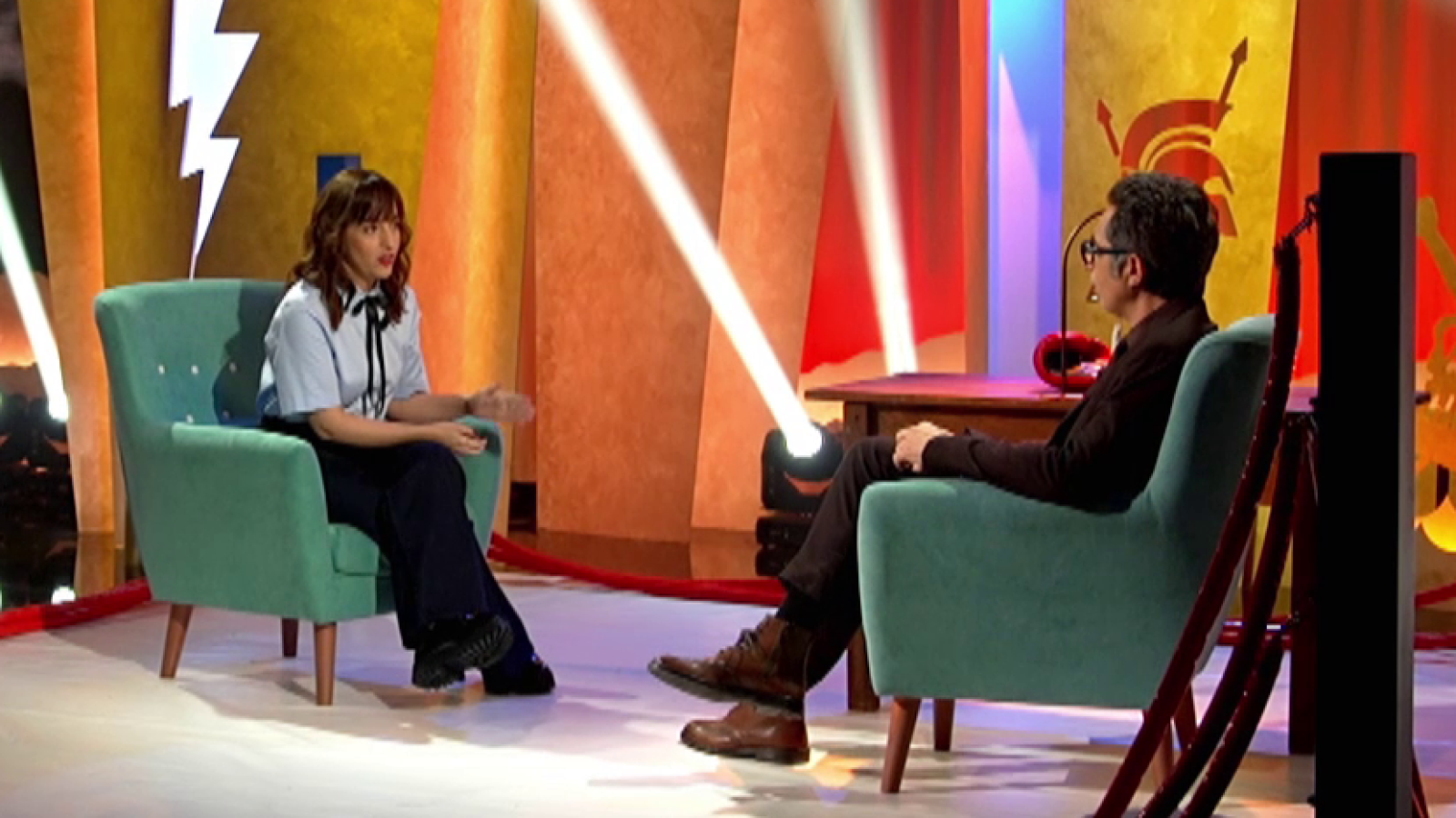 Marta Jiménez, El Duelo: Los hermanos Karamazov vs Mujercitas - Ovejas eléctricas | Ver