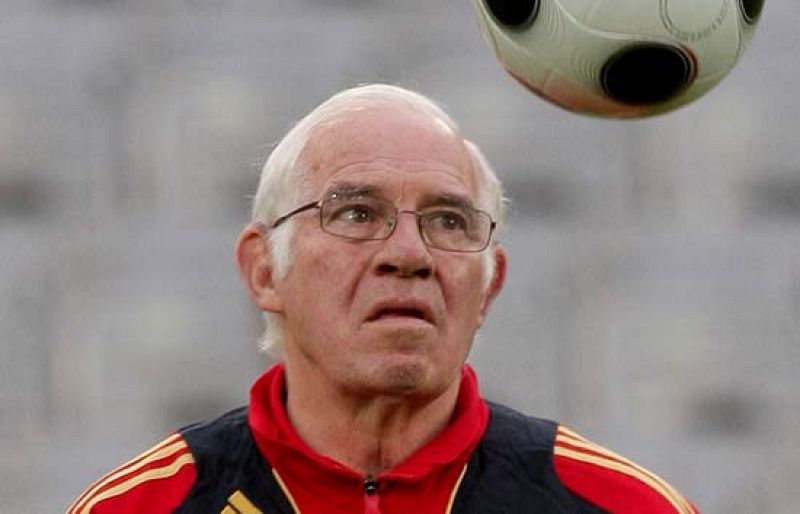  Se sabía que Luis Aragonés no continuaría entrenando en España al término de la Eurocopa, y él mismo dijo en 'Tengo una pregunta para usted' que lo más seguro era que entrenara en el extranjero. El Fenerbahçe turco podría ser su destino.