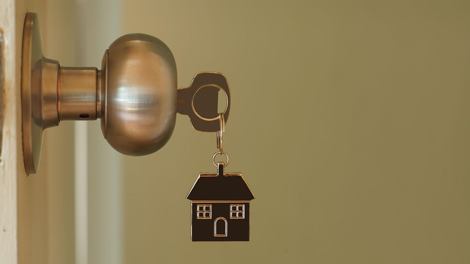 La firma de hipotecas sobre vivienda retoma las caídas y se hunde un 18% en marzo