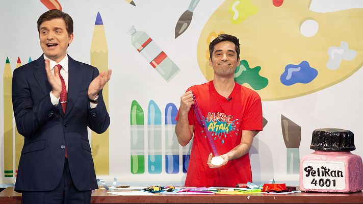 La polémica de la entrega de las medallas a las futbolistas - Late Xou con Marc Giró | Ver