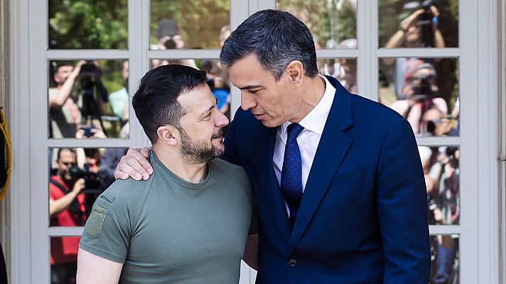 Telediario 1 - Zelenski visita España y firma un acuerdo de ayuda militar de 1.000 millones de euros