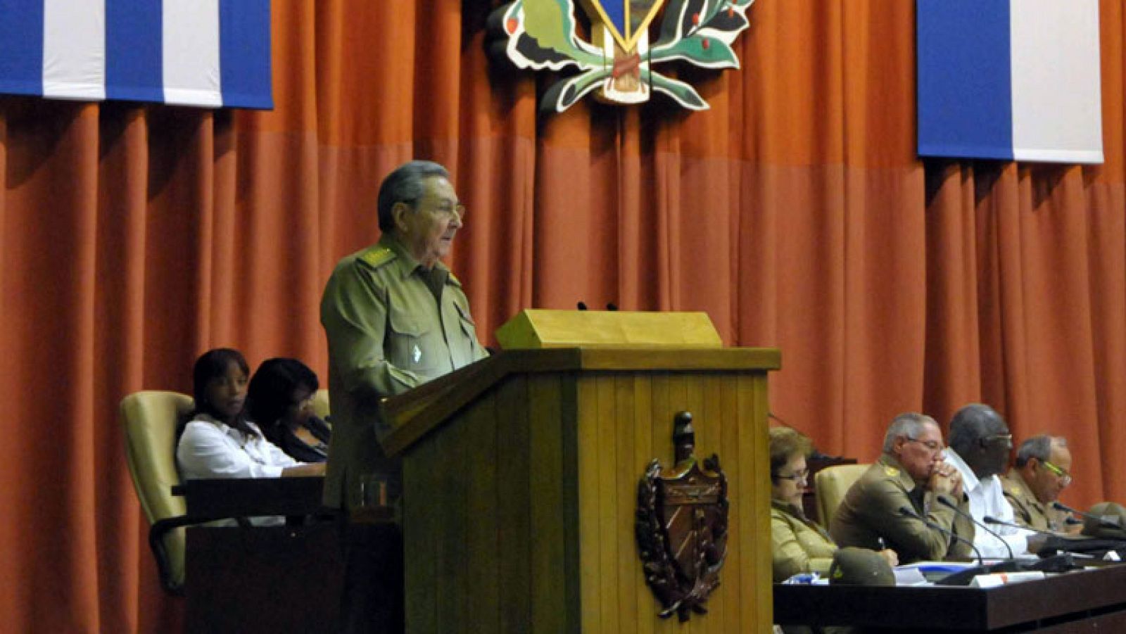 CASTRO DESEA A CHÁVEZ QUE SALGA FORTALECIDO