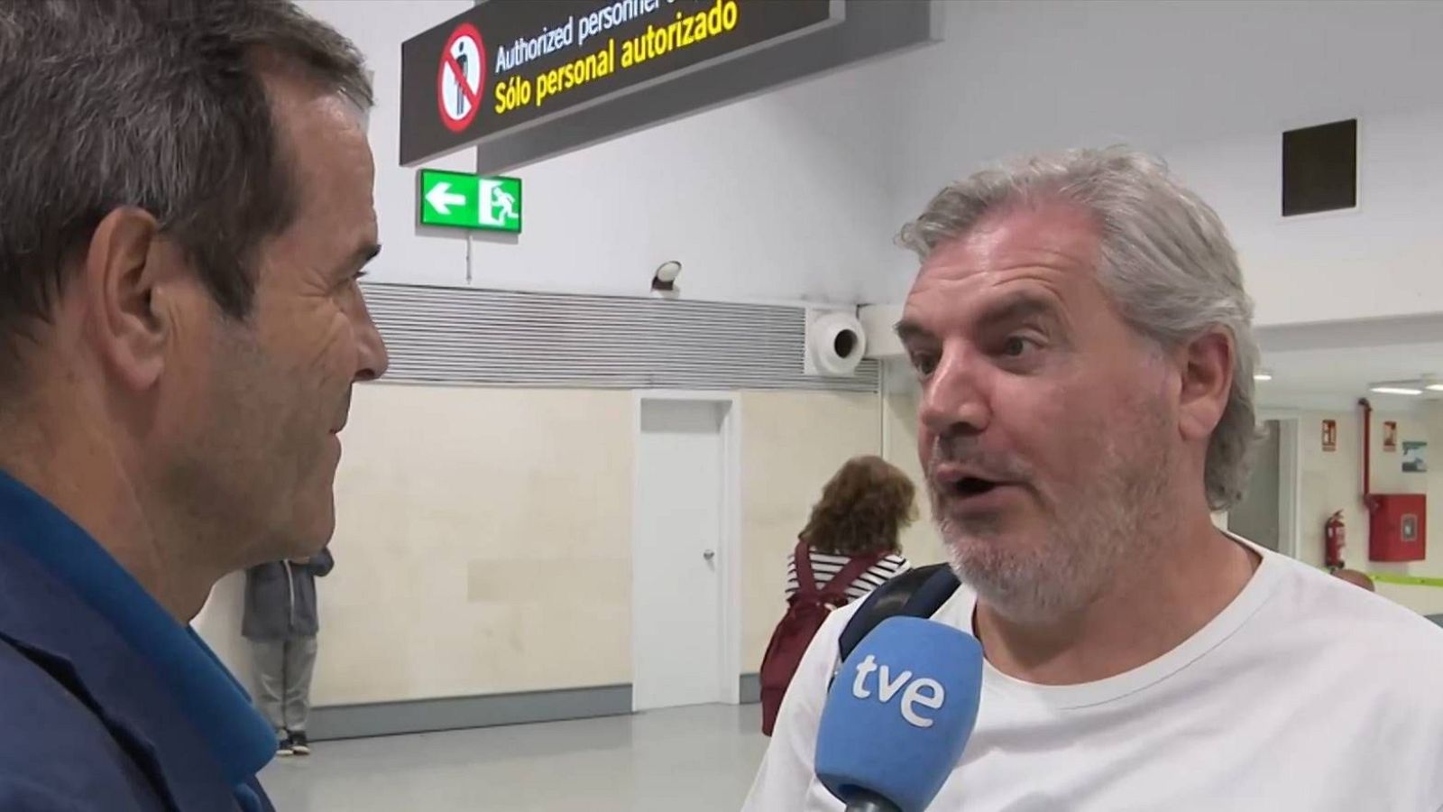 Una avería en el avión del Cádiz aplaza el homenaje a 'Magico' González | Ver