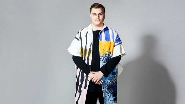 Eurovisión - Aksel - "Looking Back" - (Finlandia)