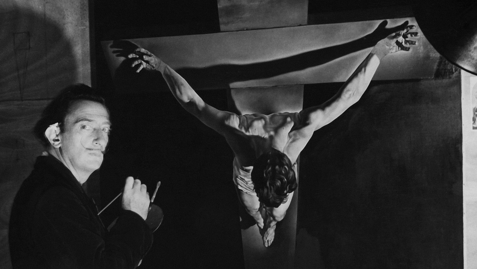 Se expone en Roma el 'Cristo de Dalí' con un boceto único | Ver