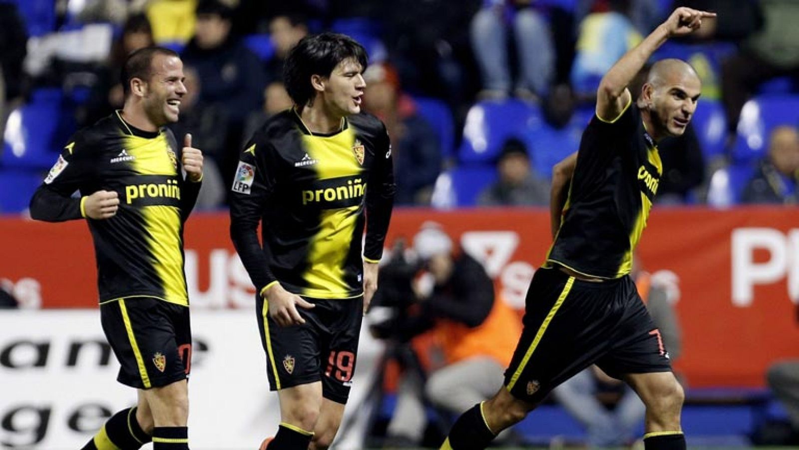 Un golazo de Aranda da la victoria al Zaragoza en el descuento