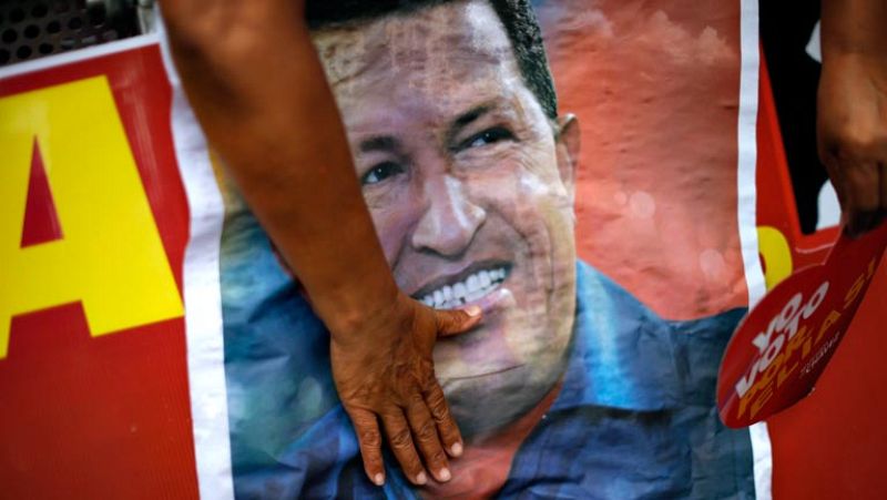 Chávez "se recupera favorablemente" de la operación, en la que sufrió "una hemorragia"