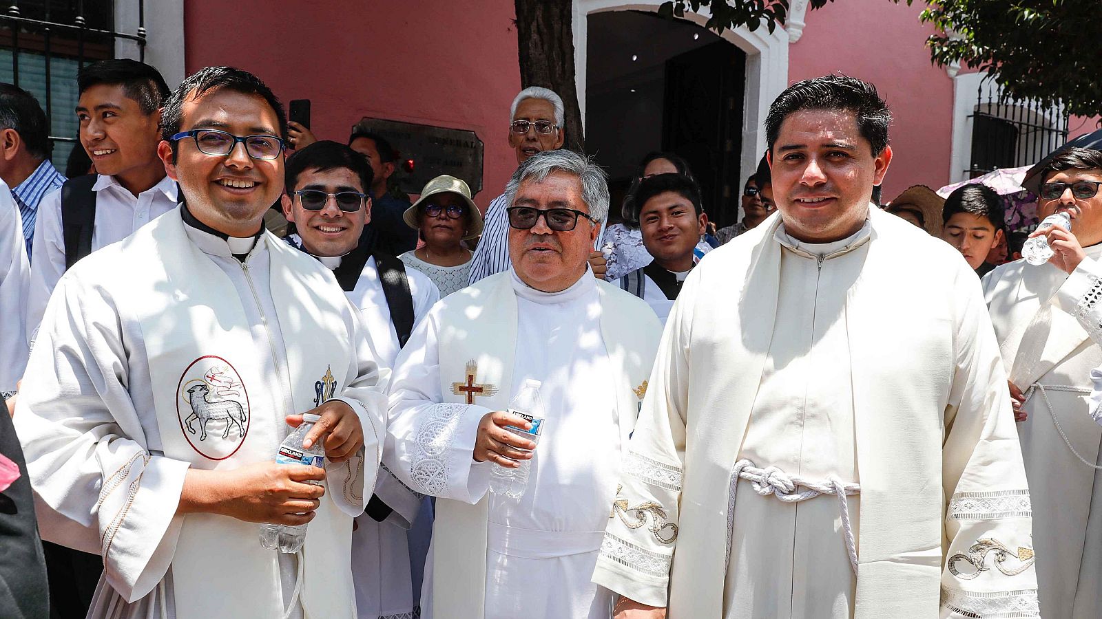 El sacerdote que logra mediar entre narcos y Gobierno en México