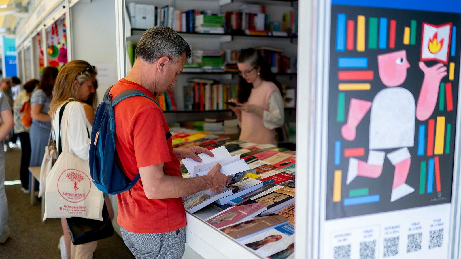 Arranca la Feria del Libro de Madrid con 359 casetas en El Retiro