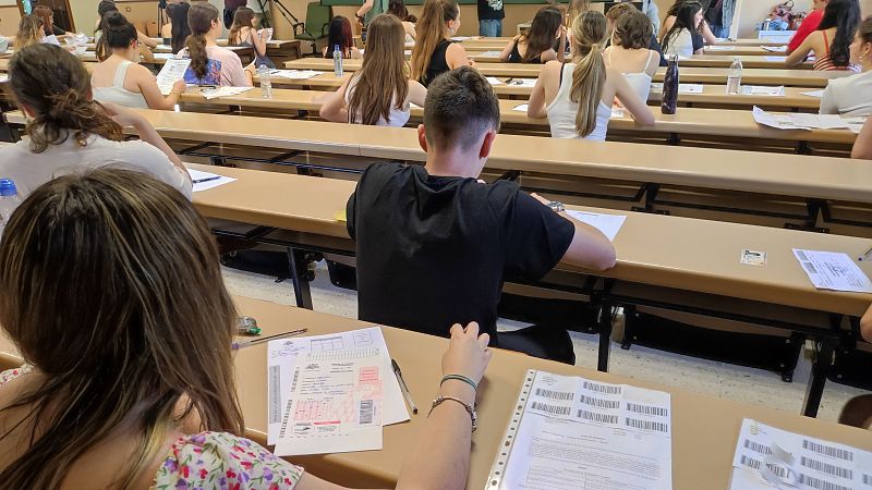 Cuenta atrás para la EBAU: Las bibliotecas llenas y repasos de última hora | Ver