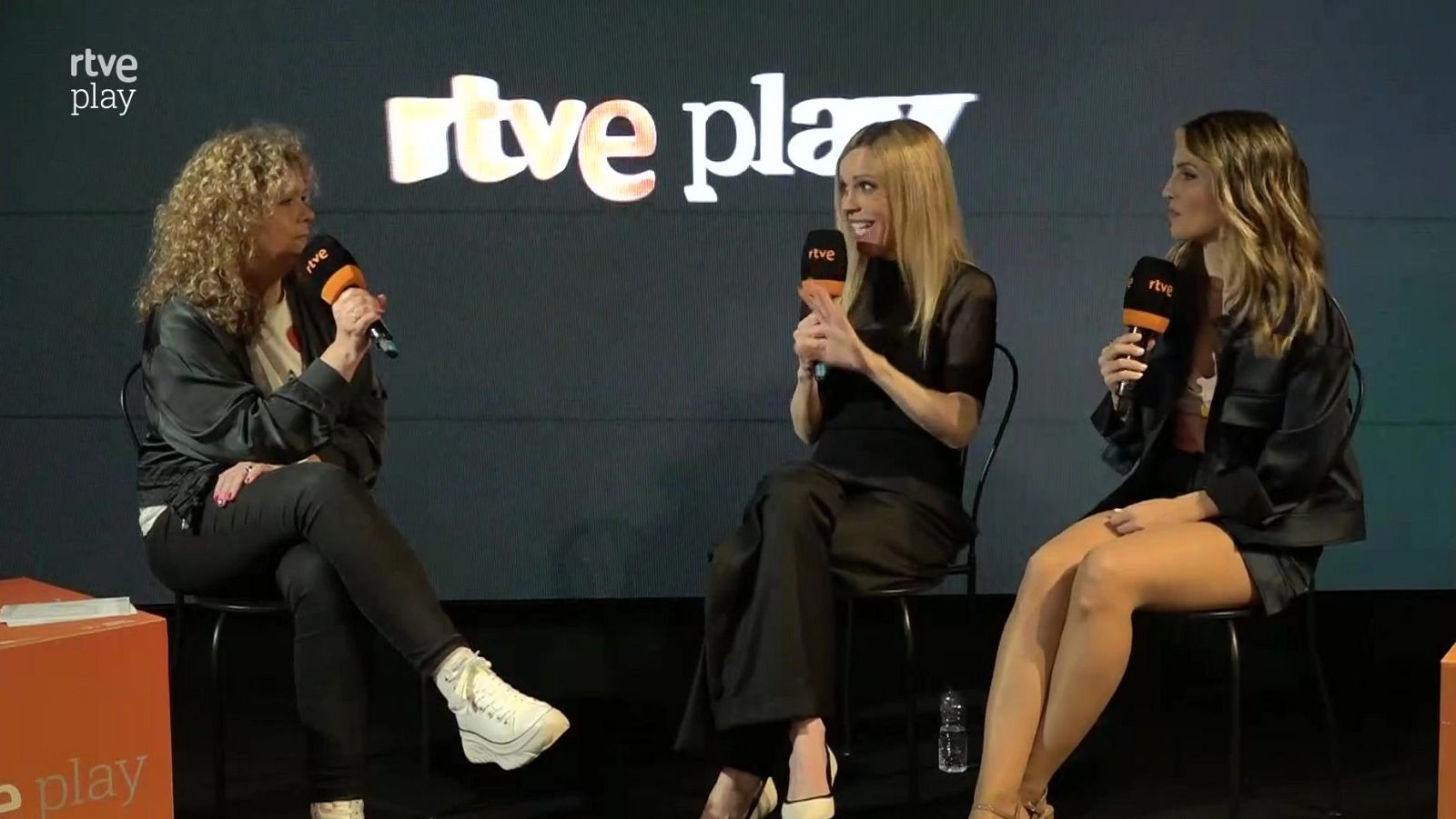 Tània Sarrias i Danae Boronat al xat Casa RTVE Play - Especials en català | Veure