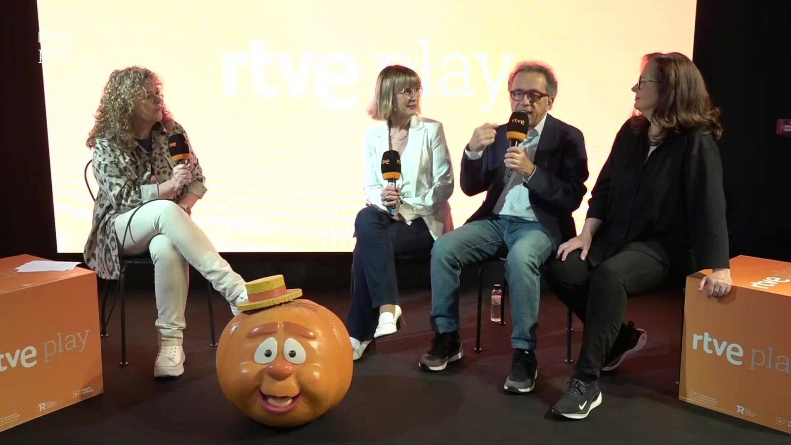 Gemma Nierga, Jordi Hurtado i Elisenda Roca parlen del món dels concursos de televisió i recorden els seus inicis als xats de Casa RTVE Play.