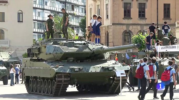 L'Informatiu - Jornada de portes obertes a la caserna del Bruc per la setmana de les Forces Armades