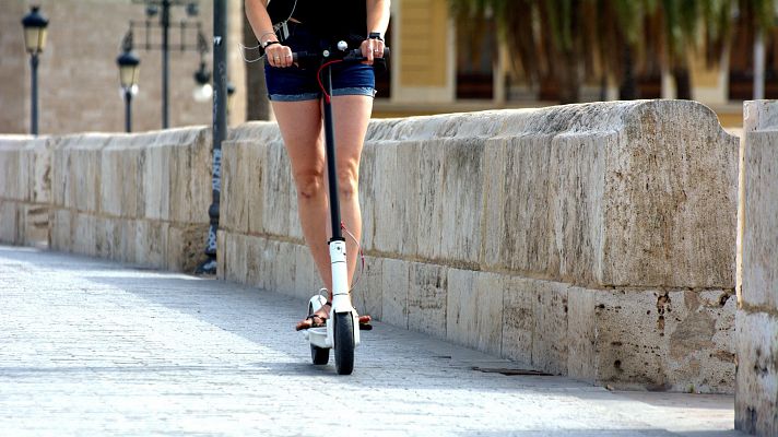 Telediario 1 - Málaga ya controla con radares móviles la velocidad de los patinetes eléctricos