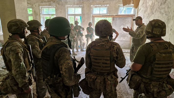 Ucrania forma a civiles como soldados en regiones cercanas al frente con Rusia