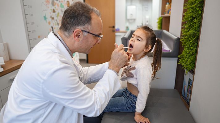 Sanidad y las comunidades buscan una solución ante el déficit de médicos de Atención Primaria en verano