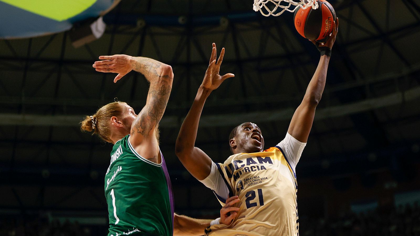 UCAM Murcia gana en la cancha de Unicaja y se mete en la final de la Liga Endesa