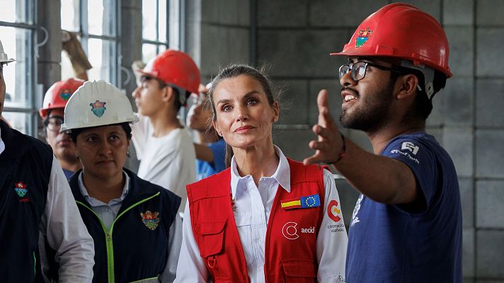 Telediario 1 - La reina Letizia termina su viaje de cooperación a Guatemala